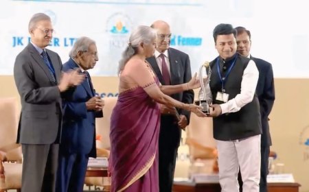 Padma Shri Kailash Chandra Agarwal Gets Lakshmipat Singhania–IIM Lucknow Leadership Award from FM Sitharaman