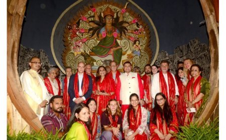 Foreign diplomats connect with the soul of North Kolkata at Chaltabagan Durga Puja